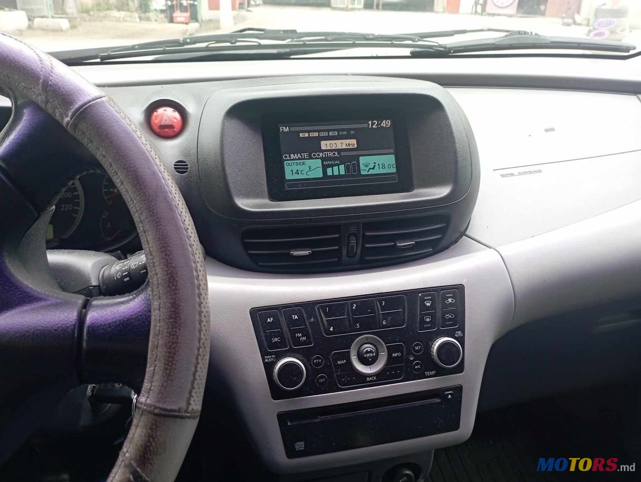 2005' Nissan Almera Tino photo #6