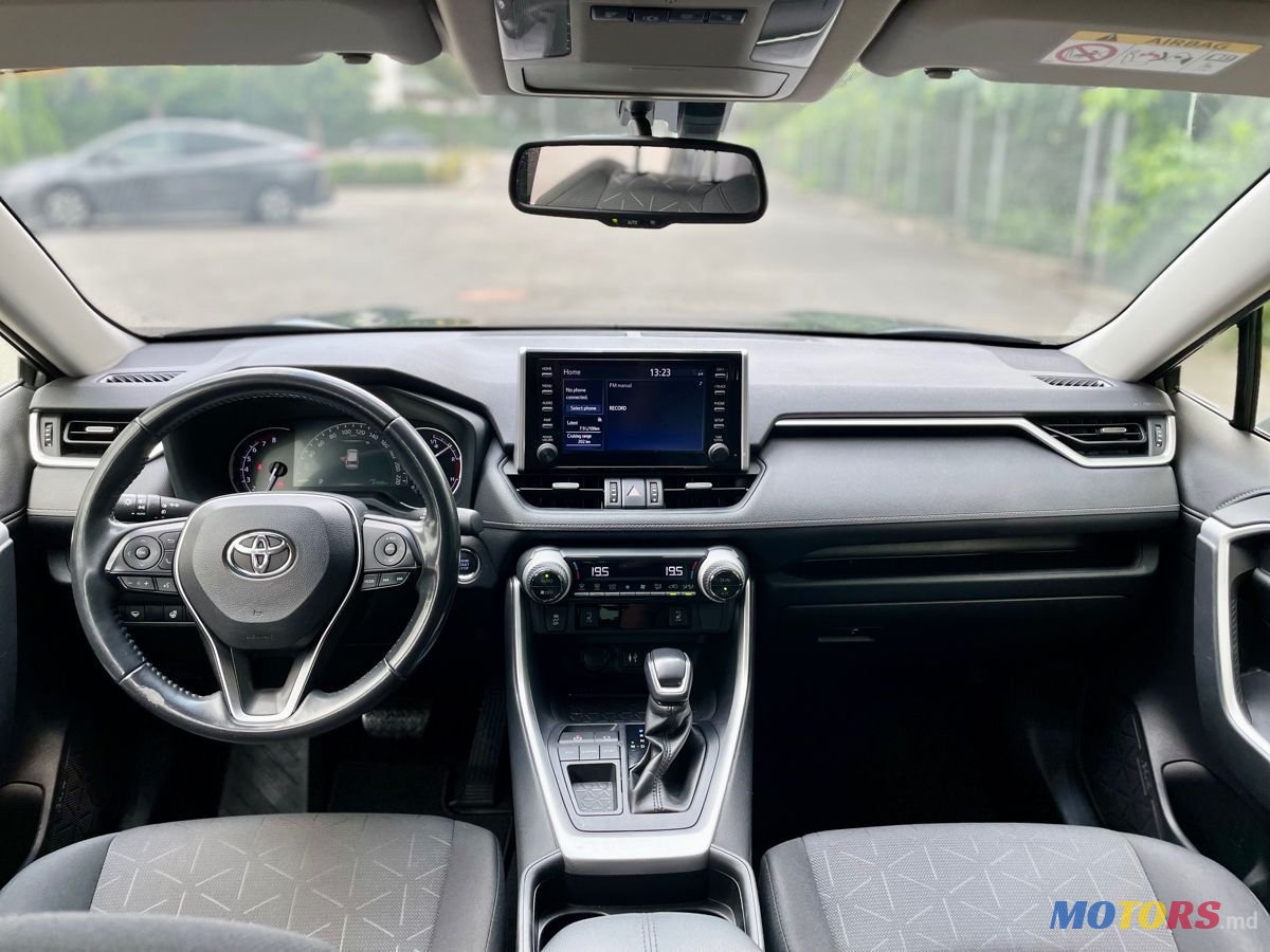 2019' Toyota RAV4 photo #6