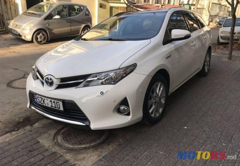 2013' Toyota Auris photo #1