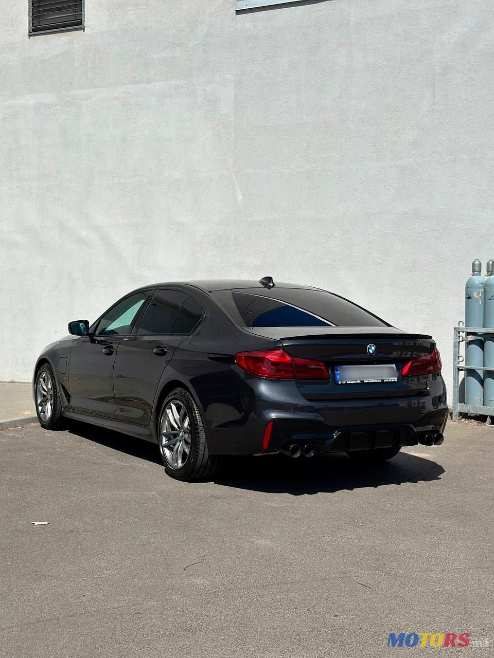 2017' BMW 5 Series photo #5