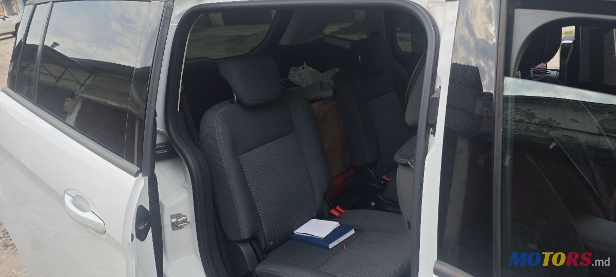 2017' Ford Grand C-MAX photo #3