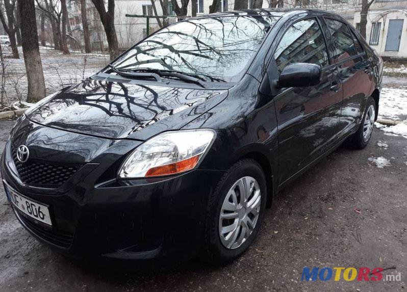 2011' Toyota Yaris photo #1