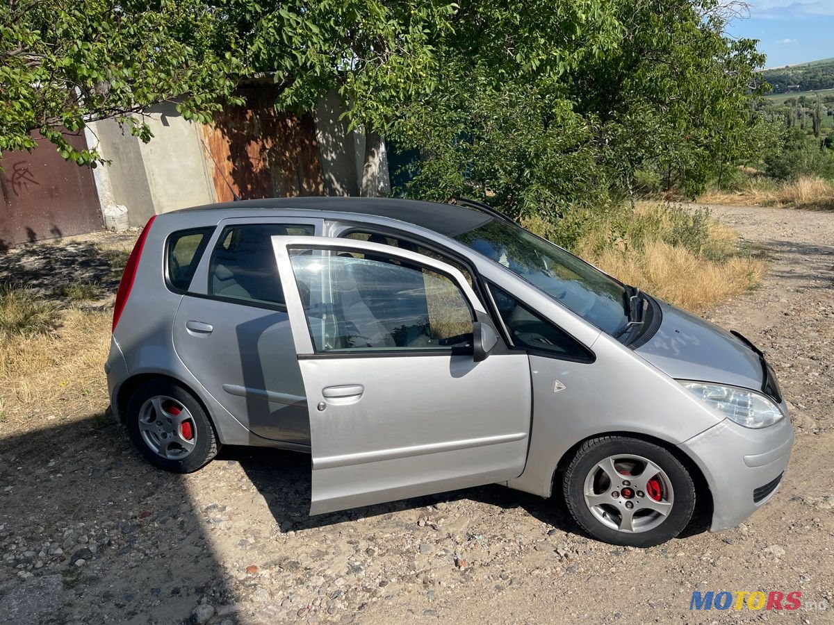 2006' Mitsubishi Colt photo #3