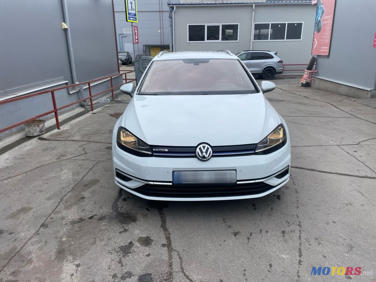 2018' Volkswagen Golf photo #3