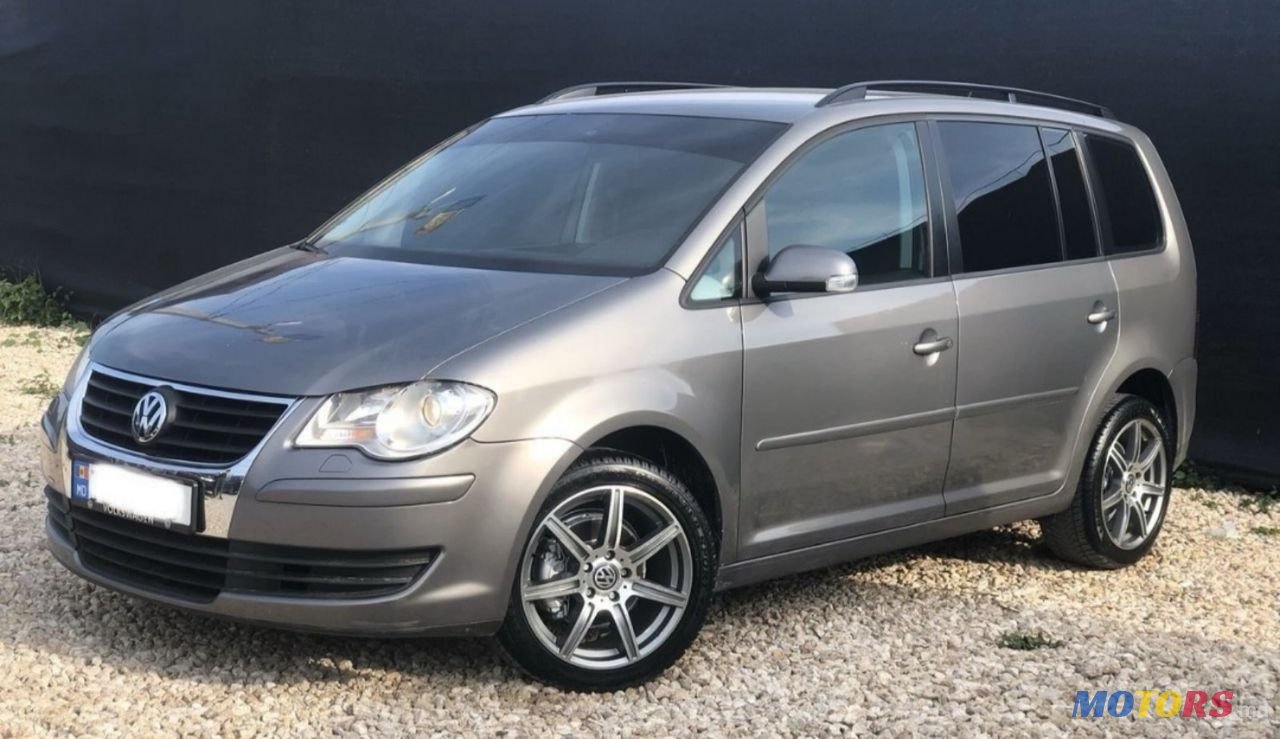 2009' Volkswagen Touran photo #1