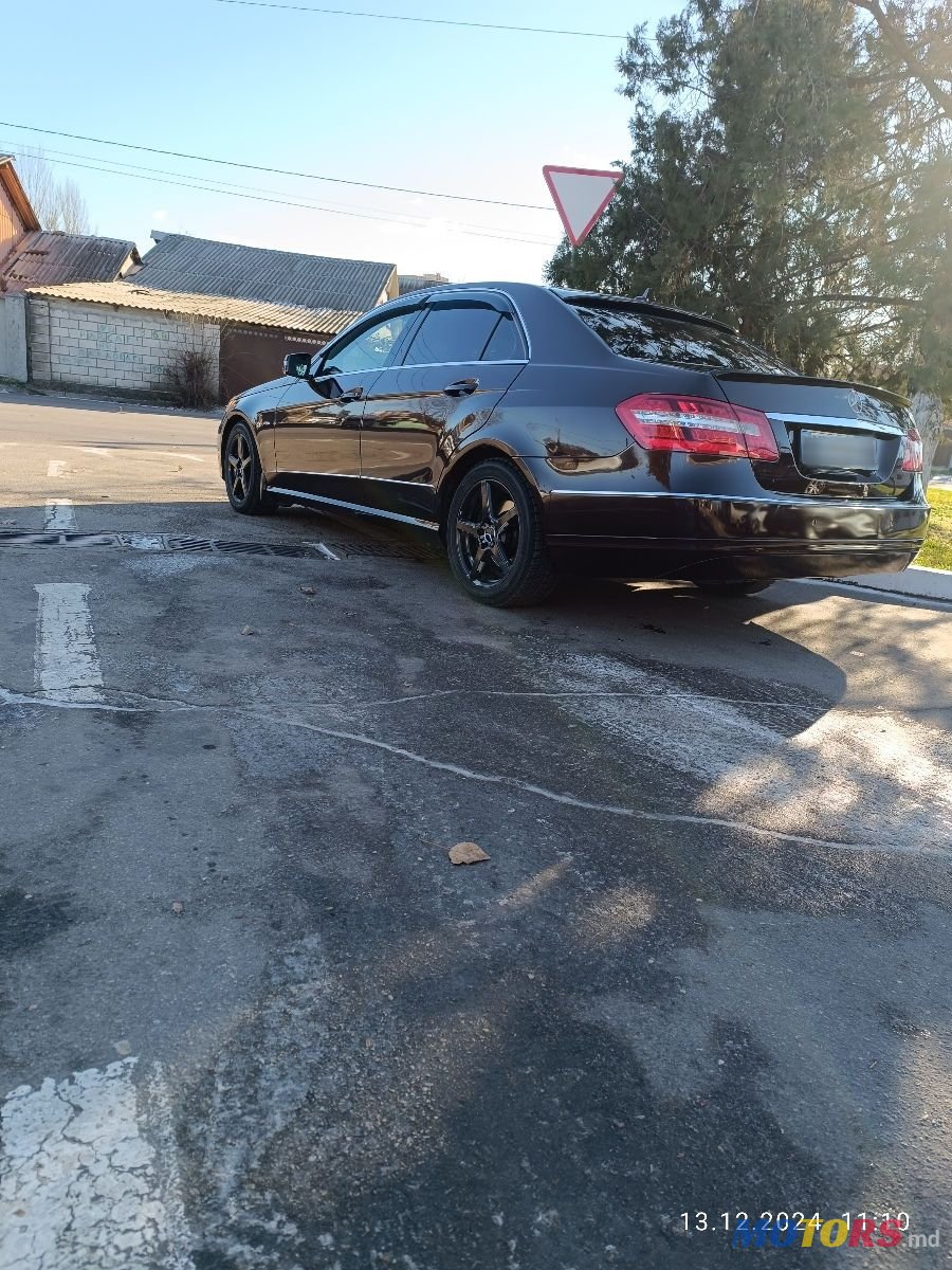 2009' Mercedes-Benz E-Class photo #3