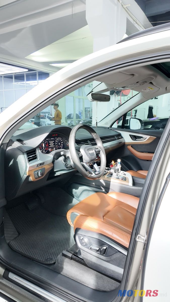 2015' Audi Q7 photo #5