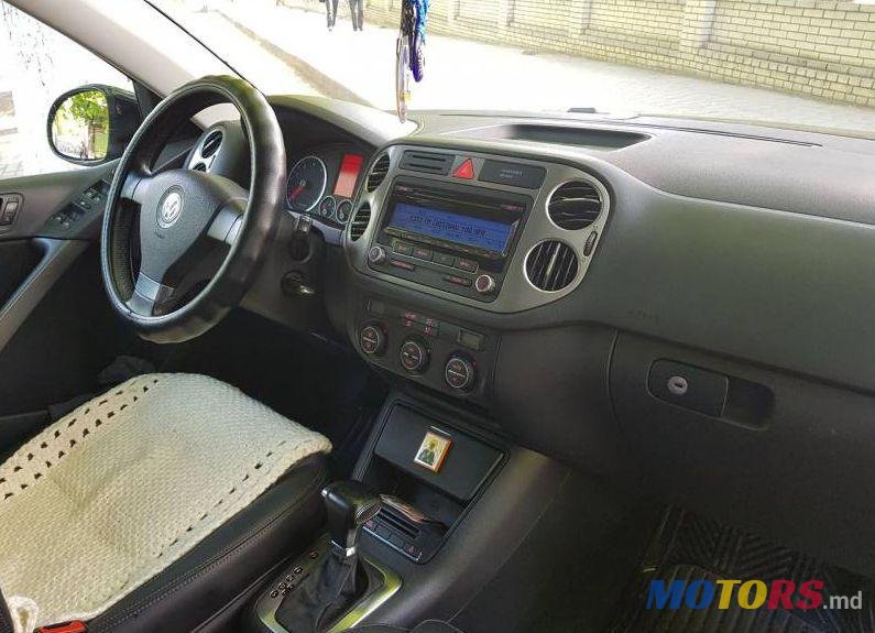 2008' Volkswagen Tiguan photo #2