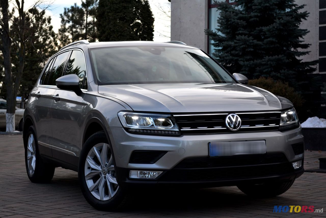 2017' Volkswagen Tiguan photo #5