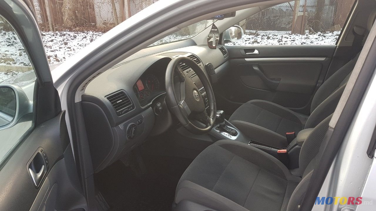 2008' Volkswagen Golf photo #5