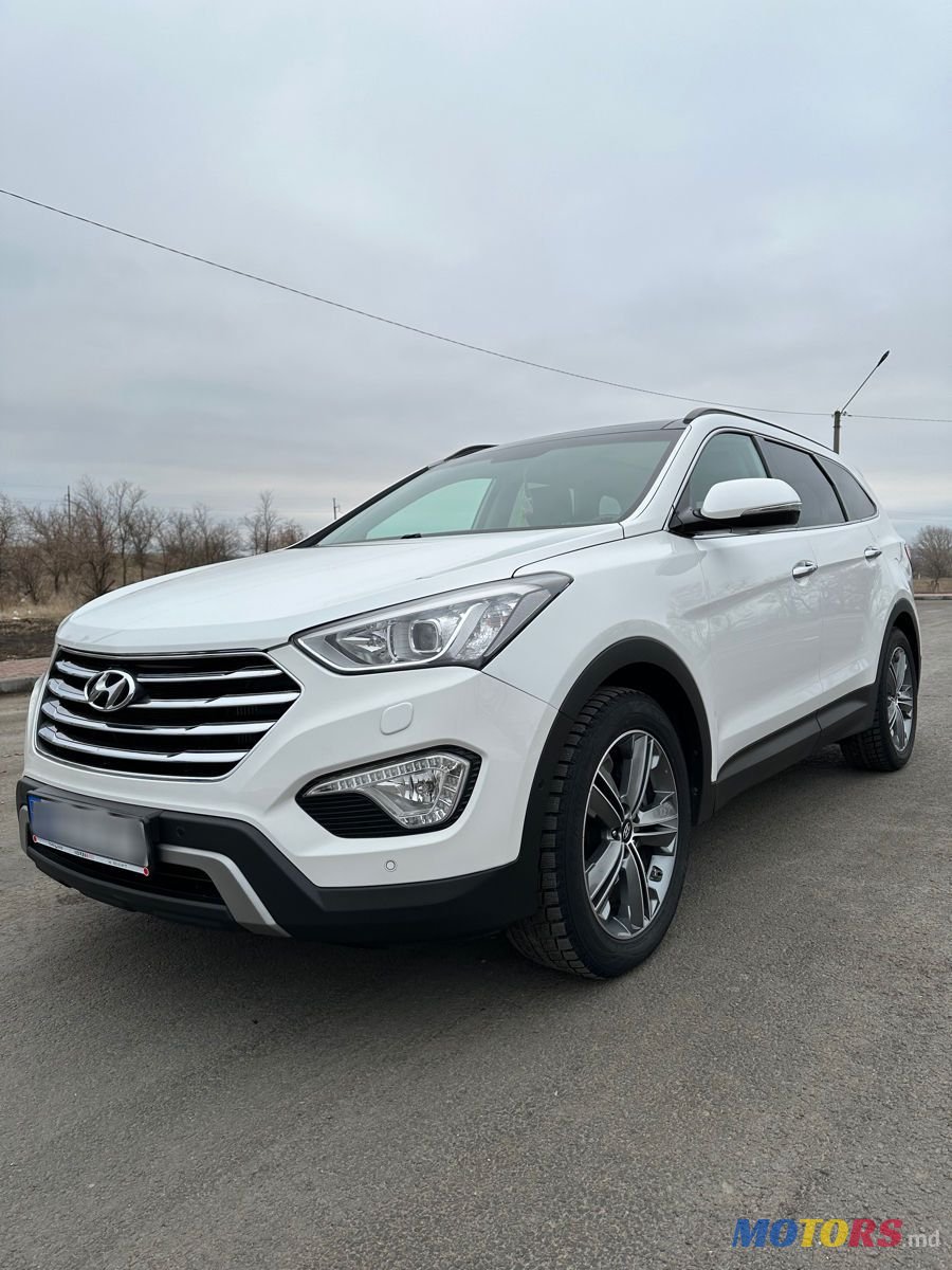 2015' Hyundai Santa Fe photo #2