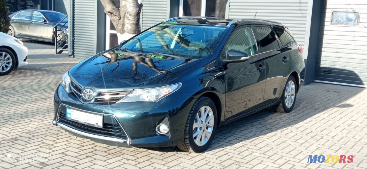 2014' Toyota Auris photo #3