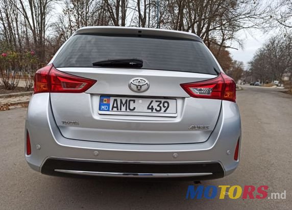 2013' Toyota Auris photo #4