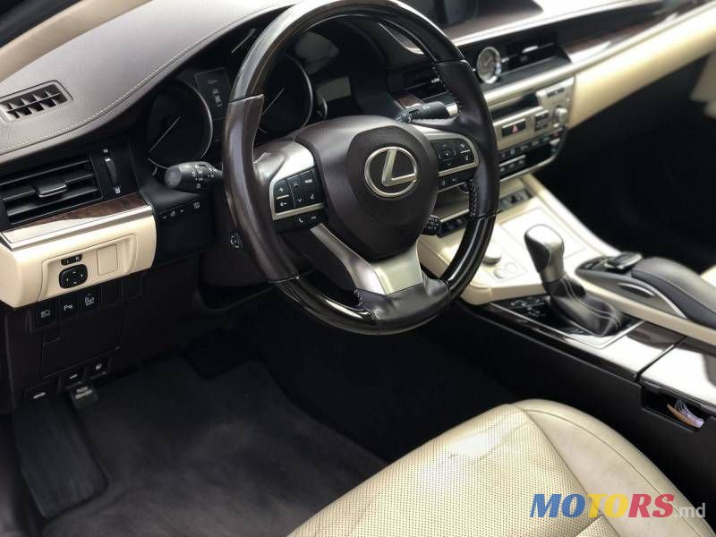 2016' Lexus ES photo #4
