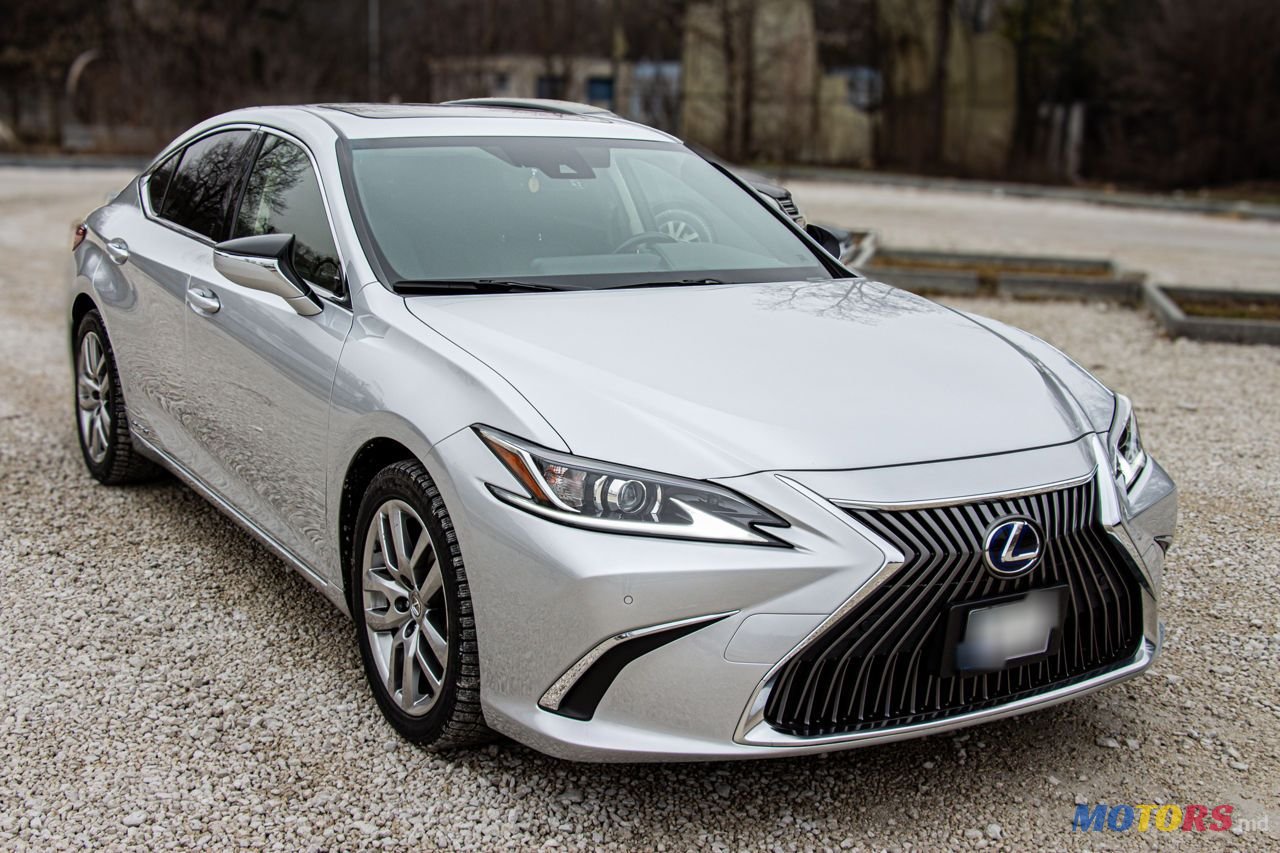 2019' Lexus Es Series photo #2