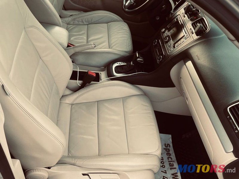 2009' Volkswagen Golf photo #5