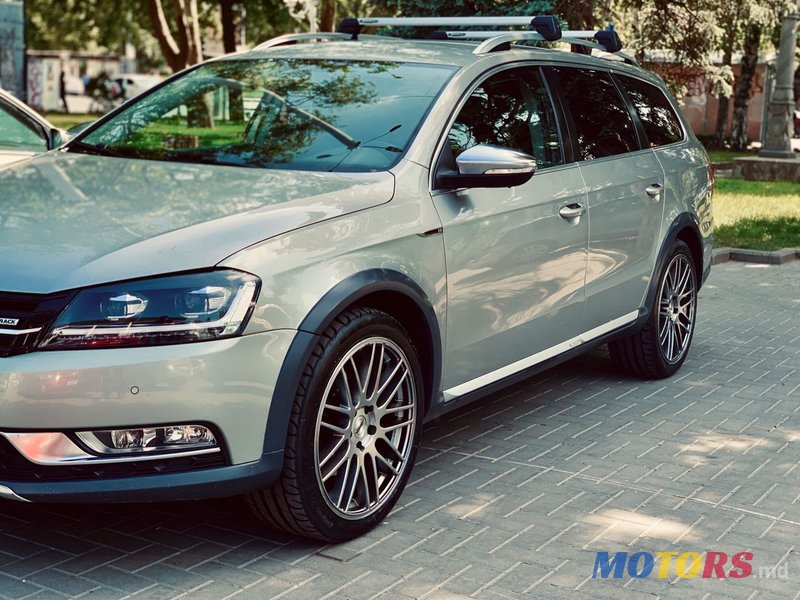 2012' Volkswagen Passat photo #6