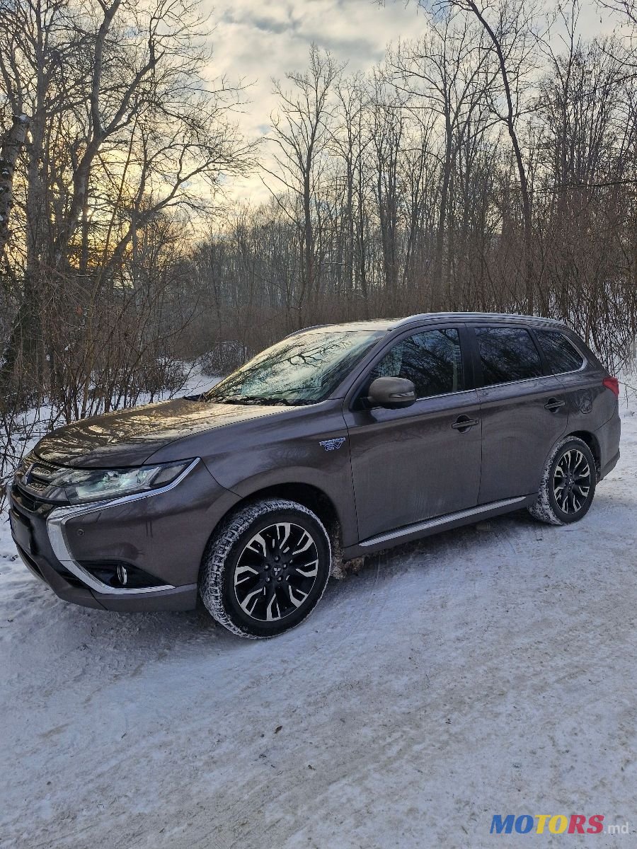 2015' Mitsubishi Outlander photo #1