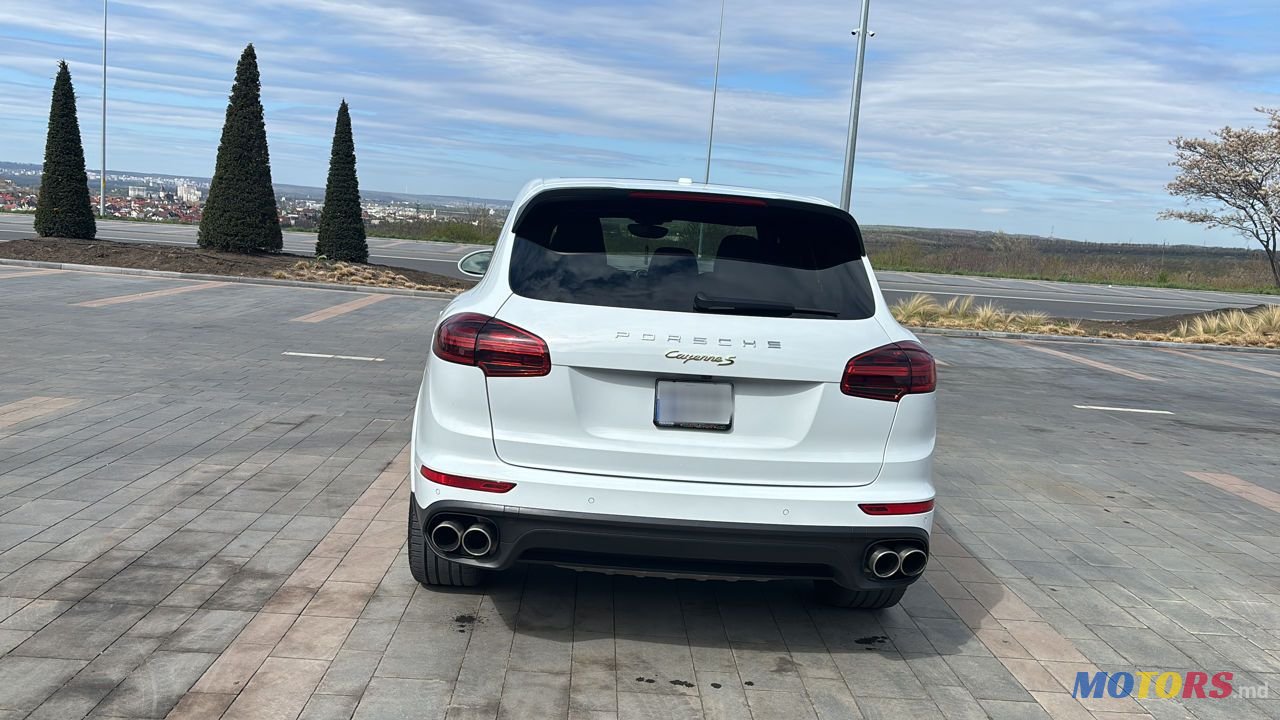 2017' Porsche Cayenne photo #3