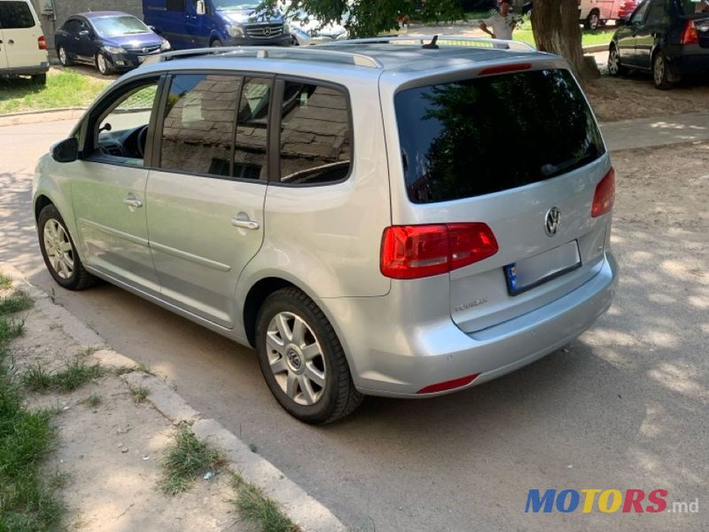 2010' Volkswagen Touran photo #3