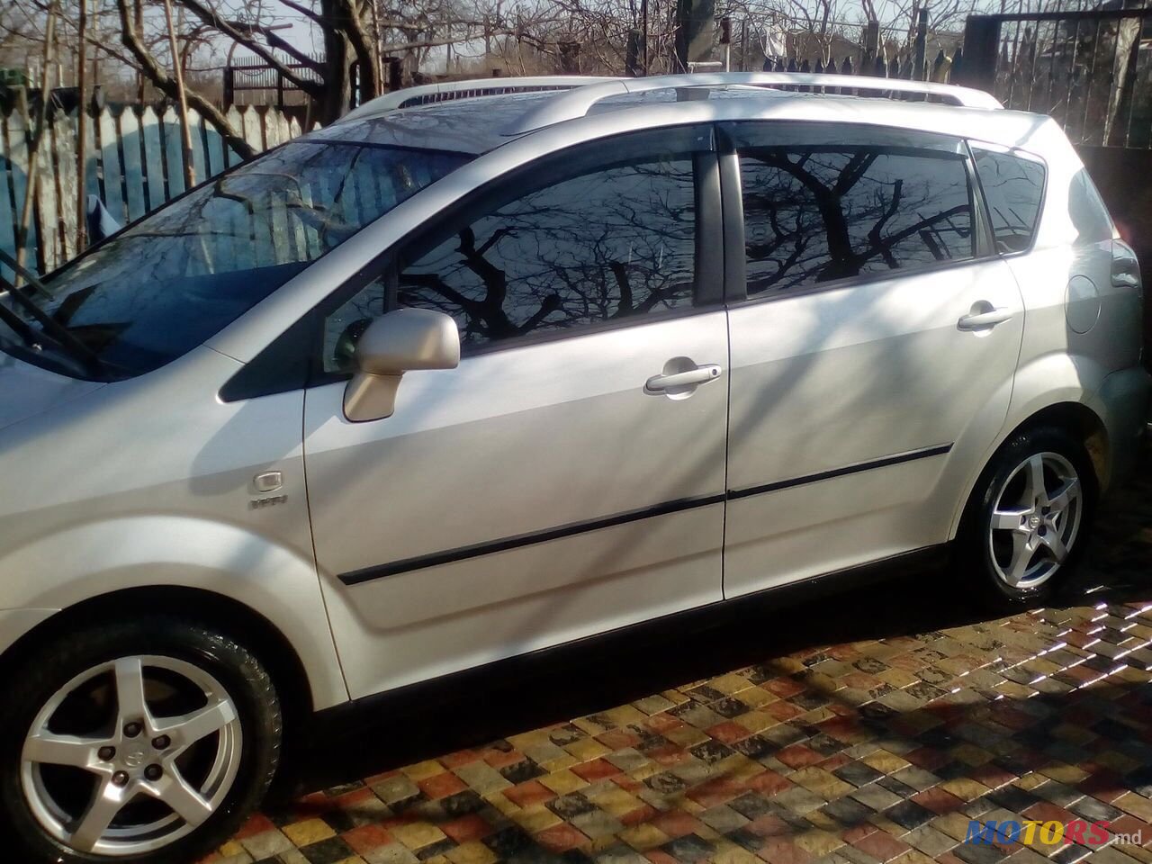 2004' Toyota Corolla Verso photo #2