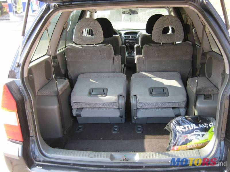 1999' Mitsubishi Space Wagon photo #5