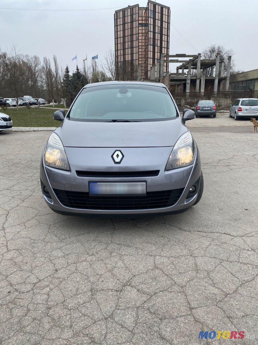 2010' Renault Grand Scenic photo #3