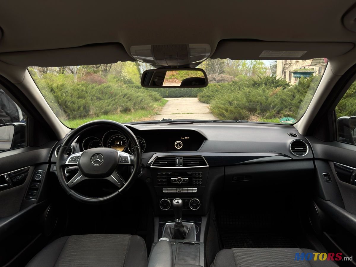 2011' Mercedes-Benz C-Class photo #5