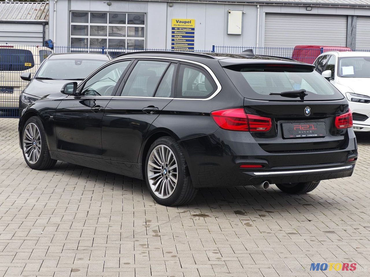 2017' BMW 3 Series photo #3