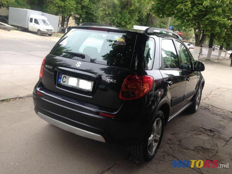 2013' Suzuki SX4 photo #3