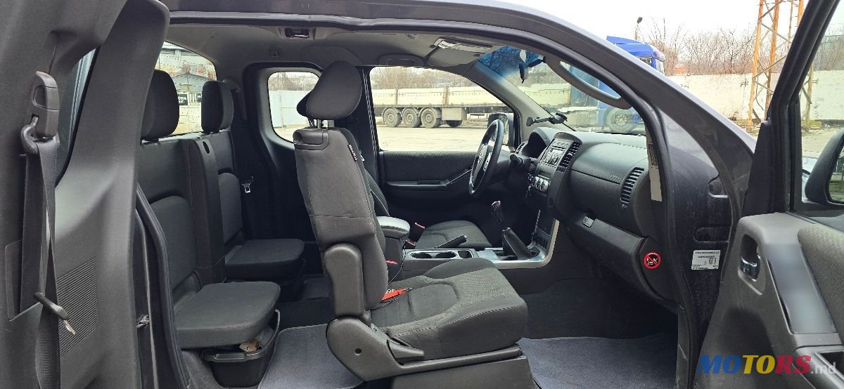 2011' Nissan Navara photo #3