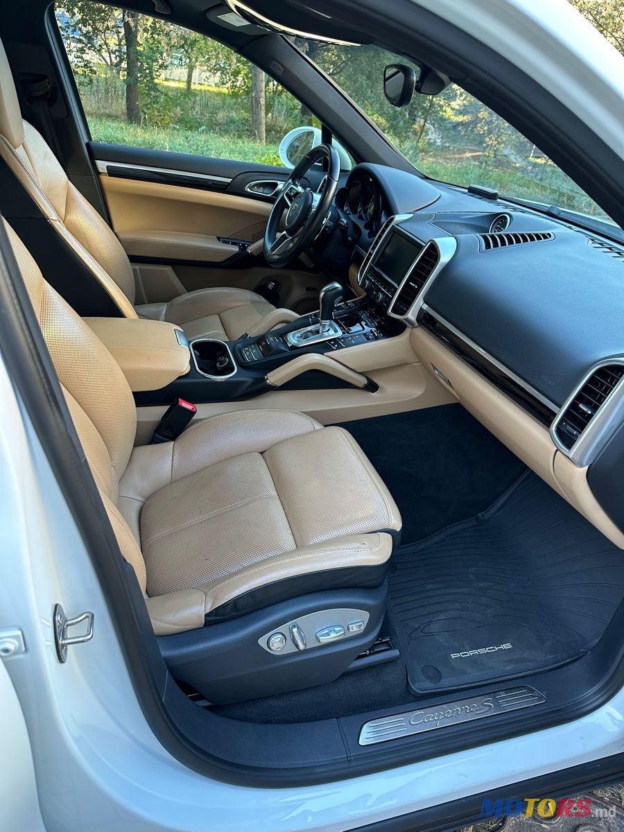 2015' Porsche Cayenne Coupe photo #4