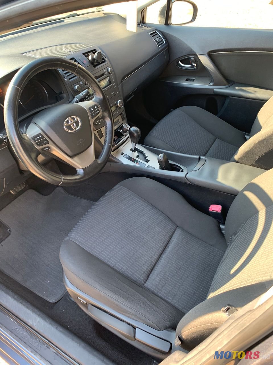 2009' Toyota Avensis photo #2