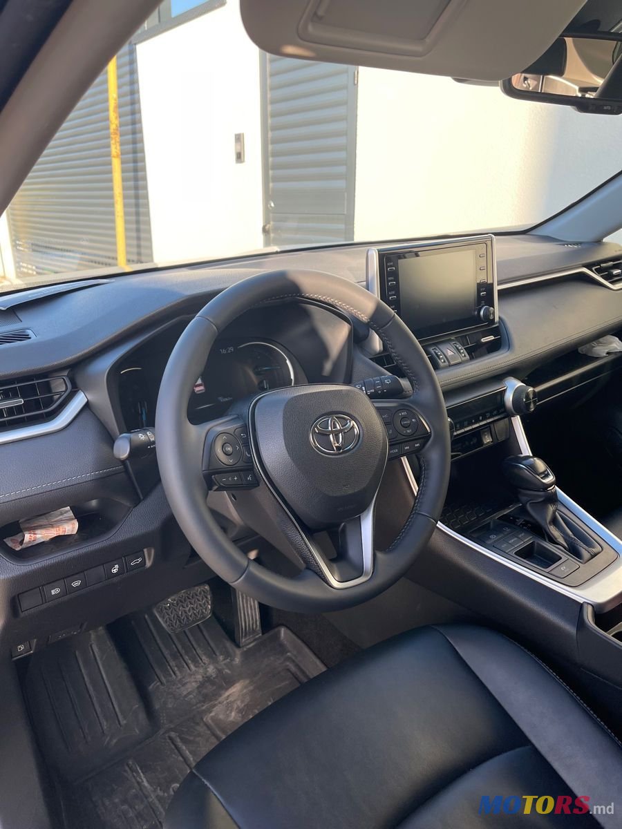 2020' Toyota RAV4 photo #6