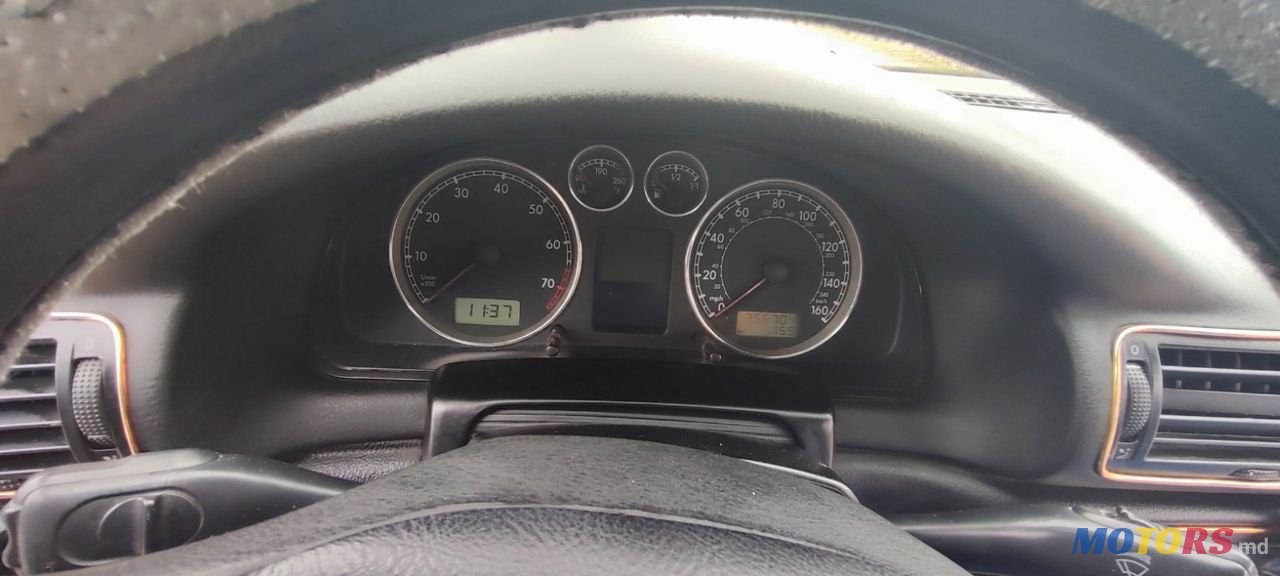 2003' Volkswagen Passat photo #2