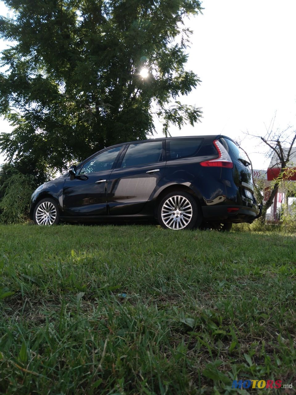 2010' Renault Grand Scenic photo #2