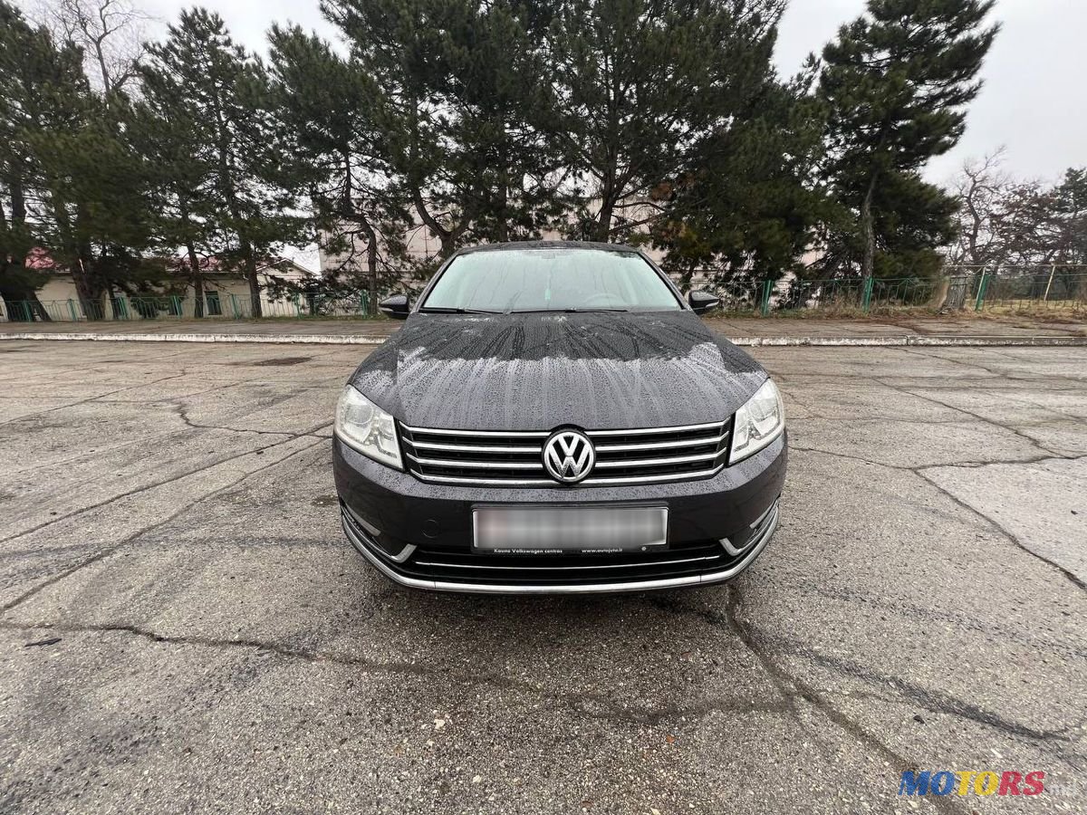 2012' Volkswagen Passat photo #1