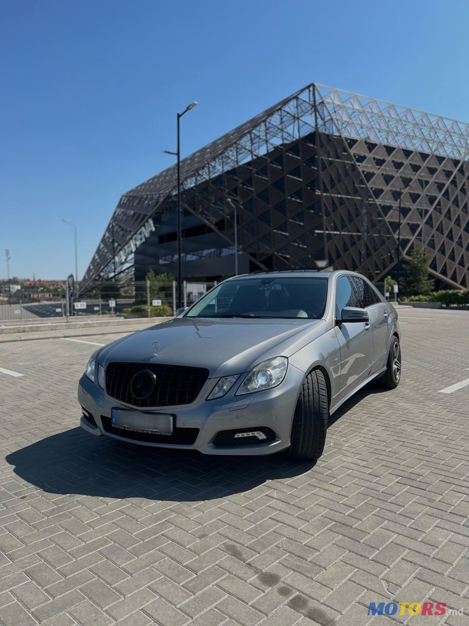 2009' Mercedes-Benz E-Class photo #2