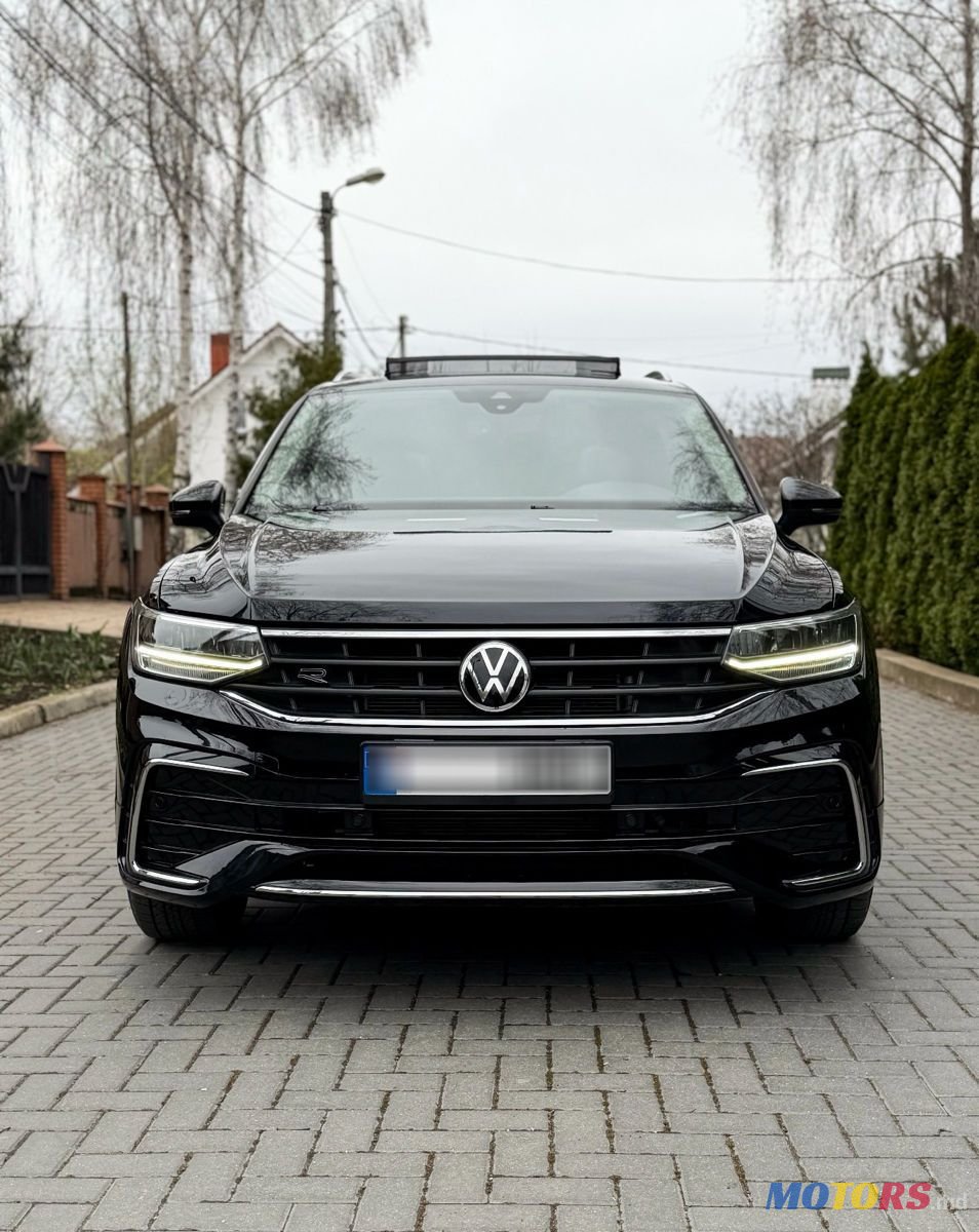 2022' Volkswagen Tiguan photo #2