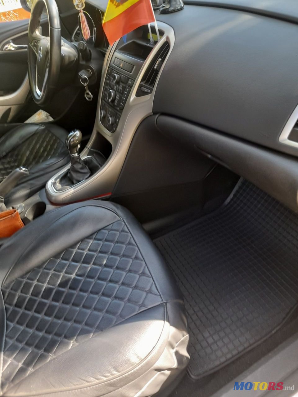 2011' Opel Astra photo #6