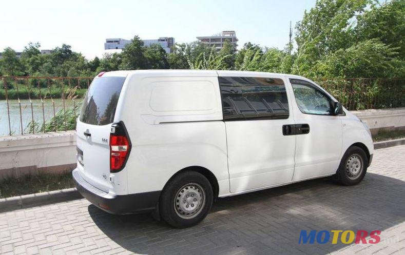 2008' Hyundai H-1 photo #1