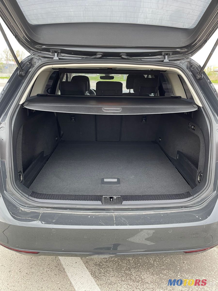 2017' Volkswagen Passat photo #5