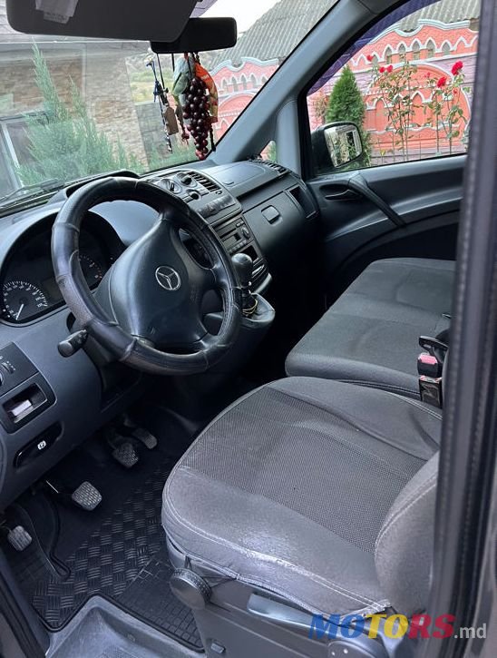 2011' Mercedes-Benz Vito photo #3