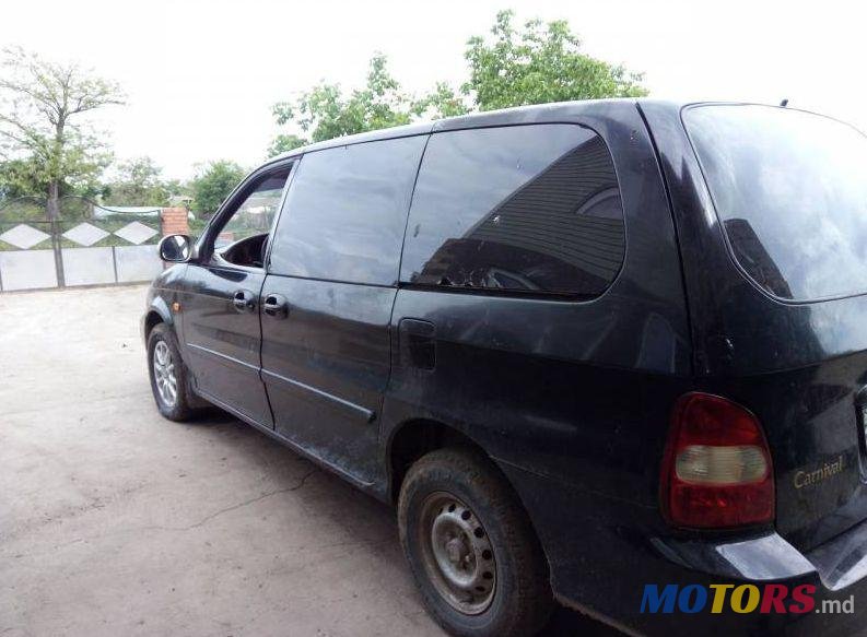 2001' Kia Carnival photo #1