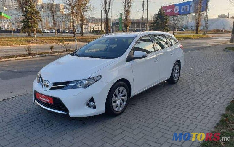 2014' Toyota Auris photo #1