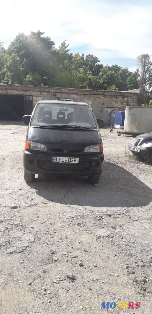 1995' Mitsubishi Space Gear photo #1