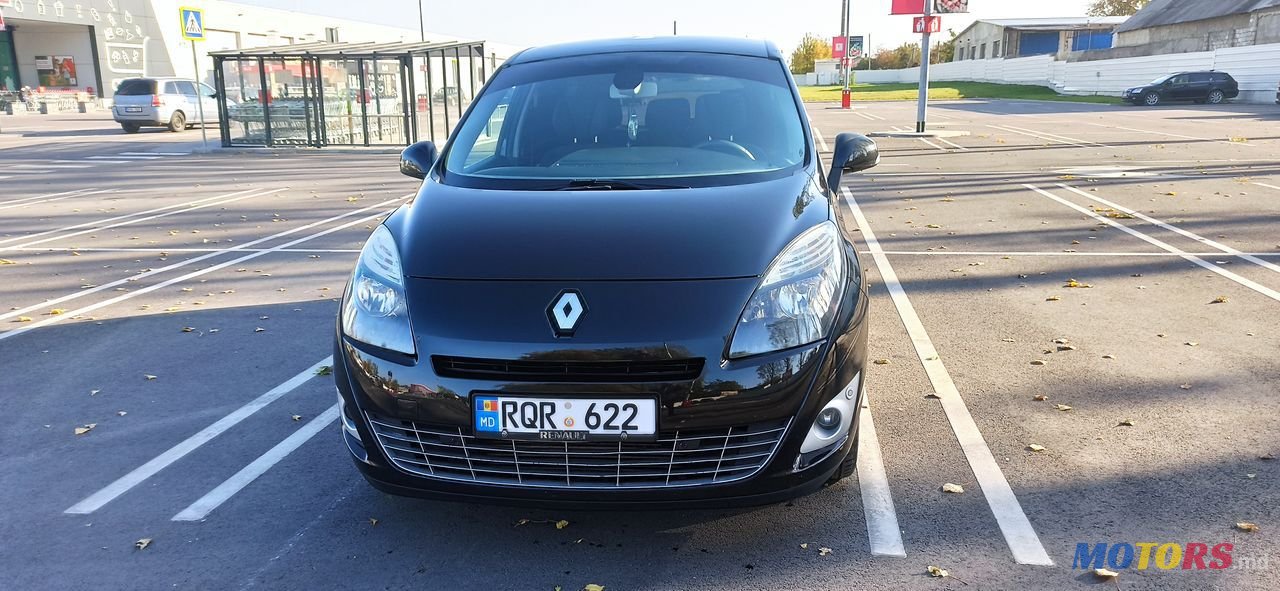 2010' Renault Grand Scenic photo #3