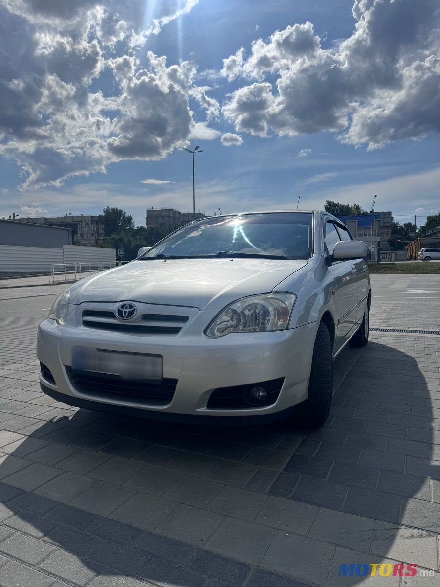 2005' Toyota Corolla photo #2