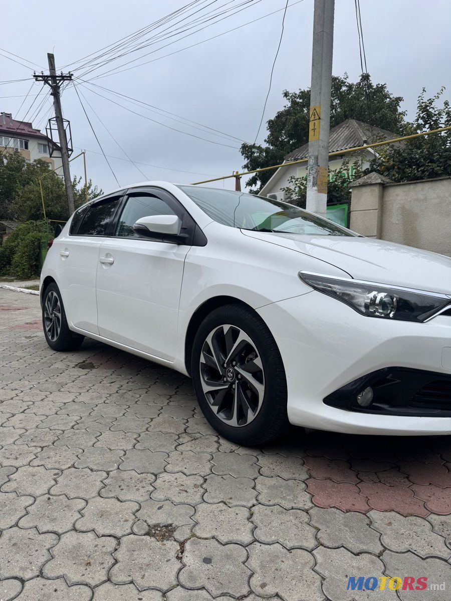 2015' Toyota Auris photo #2