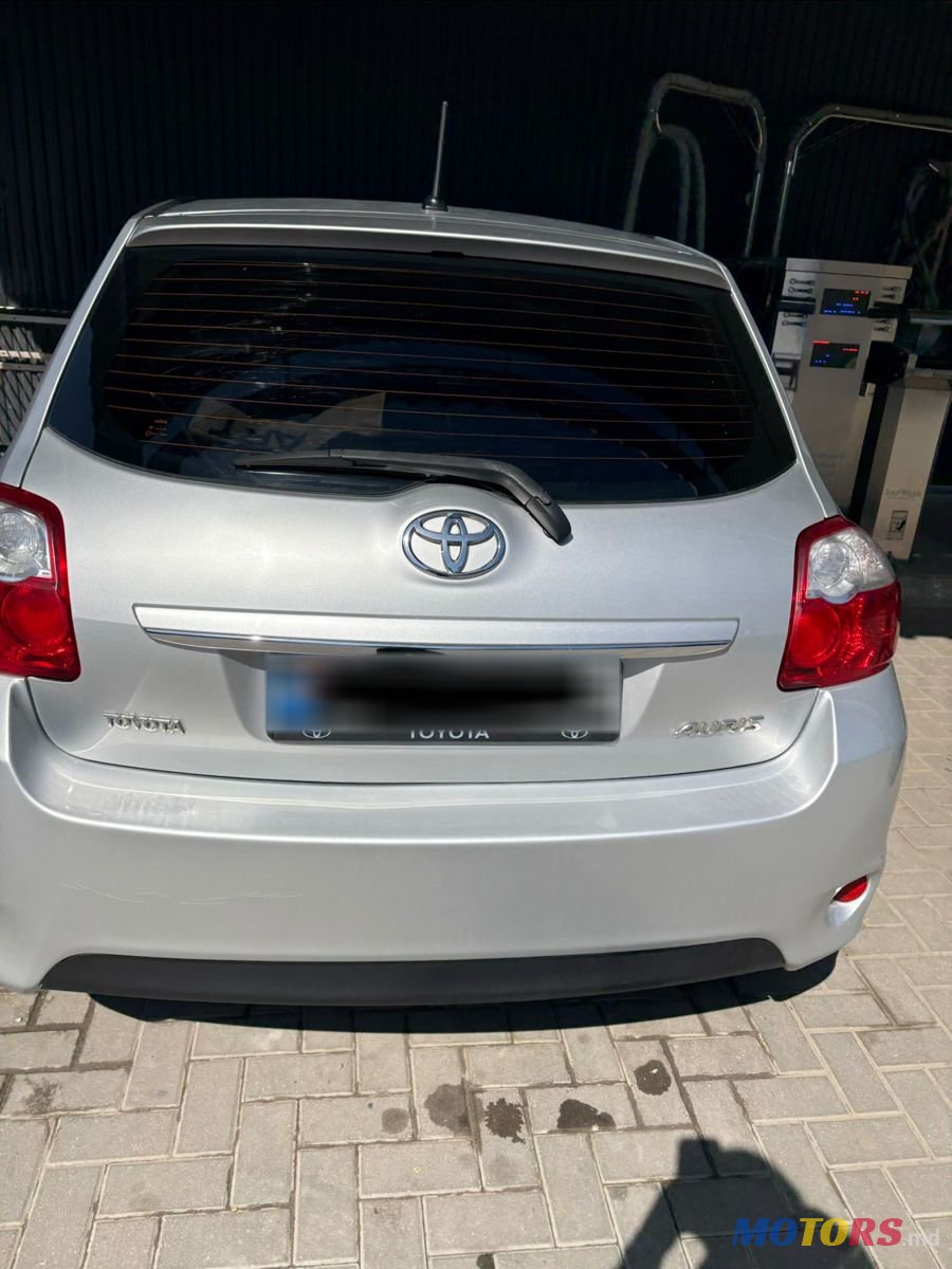 2012' Toyota Auris photo #3